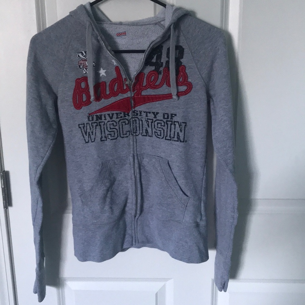 Wisconsin Badgers zip up